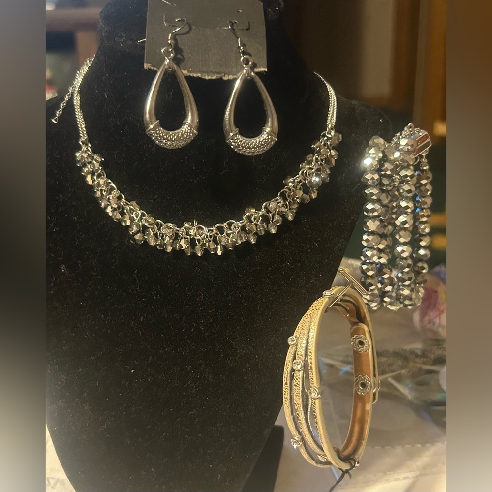 Elegant Paparazzi 4 pc Silver Jewelry Bundle - Picture 2 of 9